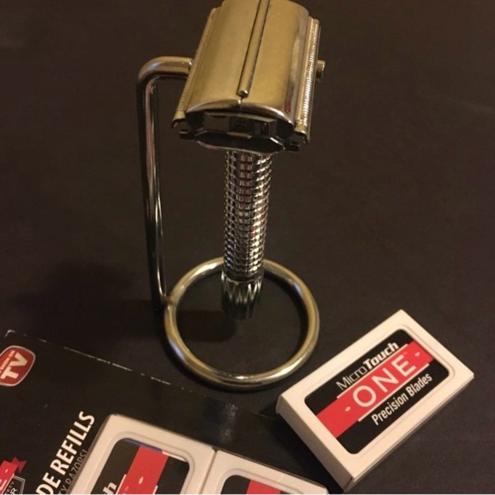 Men Self Care•Chrome Plated Razor•Stand•12 Razor Blades for Comfort